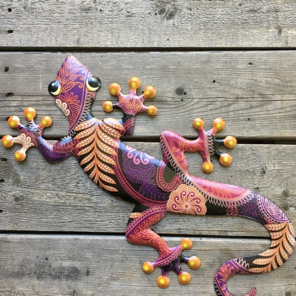 18" Vibrant Maroon Gecko Metal Wall Decor - Picture 1 of 3